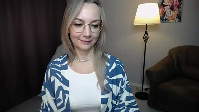 Snapshot of Ava_Elior chatting on October 19, 9:44 am Ava Elior online show from October 19, 9:44 am