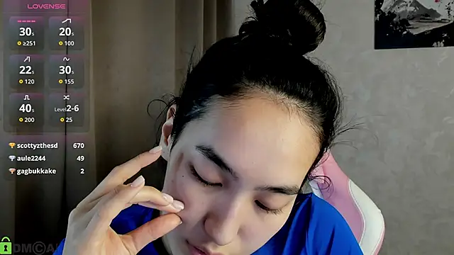 FlirtyAura online show from November 25, 5:53 am