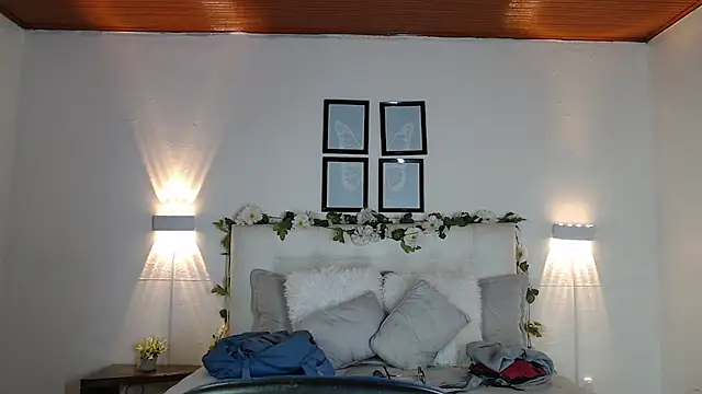 Snapshot of Megan_05_ chatting on September 22, 7:01 pm Megan 05 online show from September 22, 7:01 pm