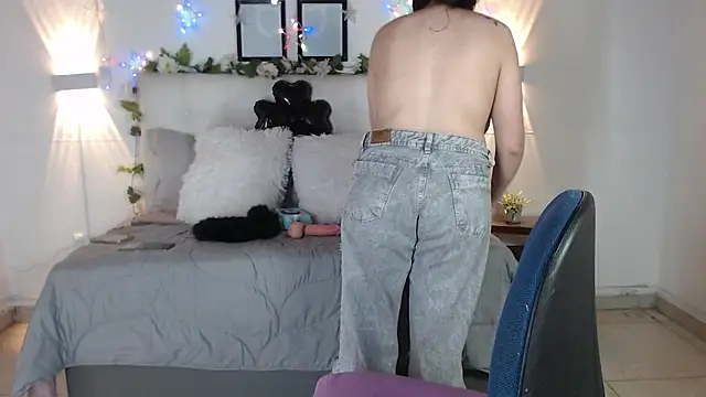 Megan 05  online show from February 15, 7:02 pm