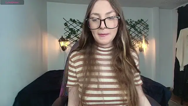 velvet  moon online show from April 6, 12:43 am