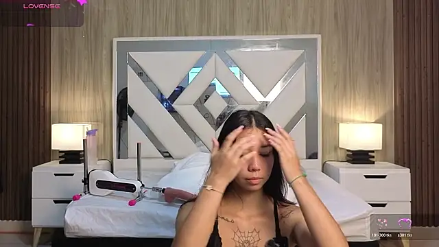 Lisa sweetas online show from February 3, 7:40 pm