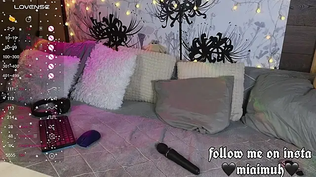 mia  yui online show from November 24, 11:40 pm