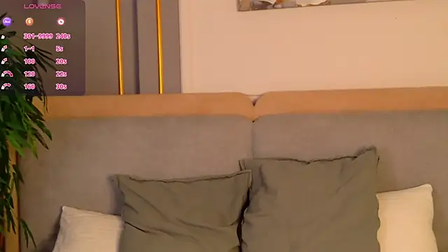 AdoraCortes online show from April 8, 5:09 am