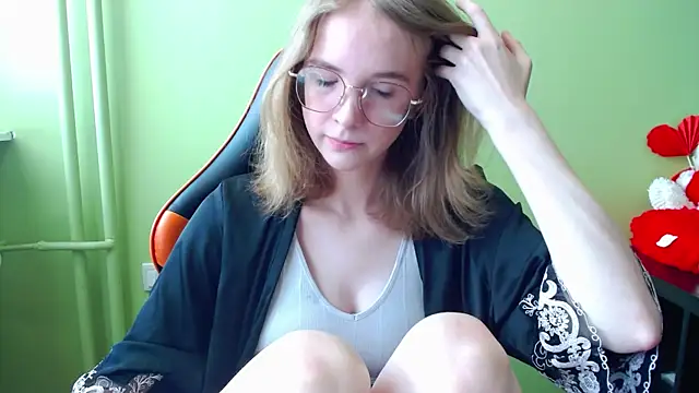 juicyPenny online show from April 17, 6:26 am