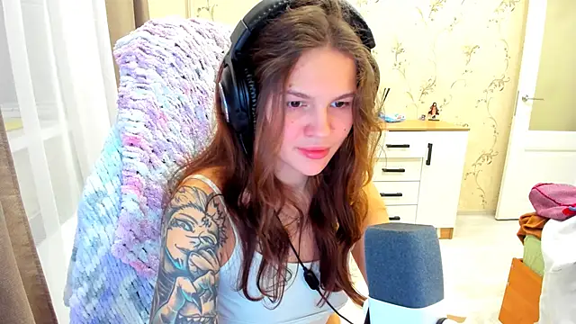 Snapshot of yourdreamm_ chatting on October 19, 2:52 pm yourdreamm online show from October 19, 2:52 pm