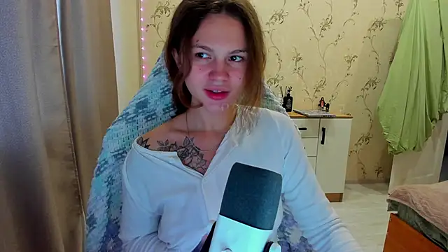 Snapshot of yourdreamm_ chatting on October 7, 7:35 am yourdreamm online show from October 7, 7:35 am