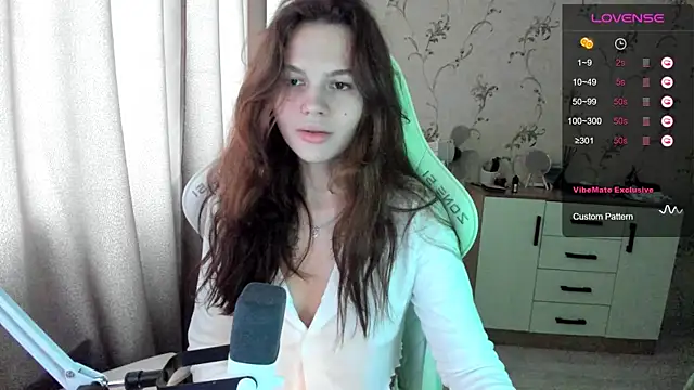 Snapshot of yourdreamm_ chatting on September 23, 8:23 am yourdreamm online show from September 23, 8:23 am