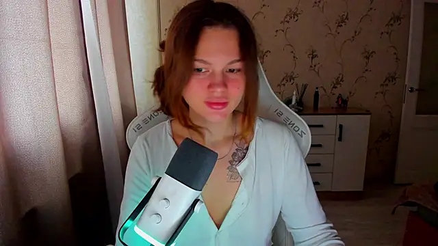 Snapshot of yourdreamm_ chatting on October 9, 8:18 am yourdreamm online show from October 9, 8:18 am