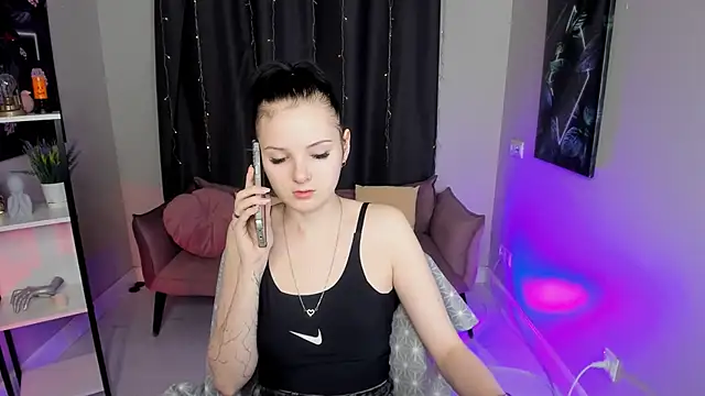 Leila xxBaby online show from November 9, 12:45 pm