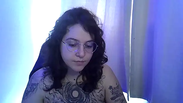 Snapshot of Blue_Liz chatting on October 15, 6:43 pm Blue Liz online show from October 15, 6:43 pm