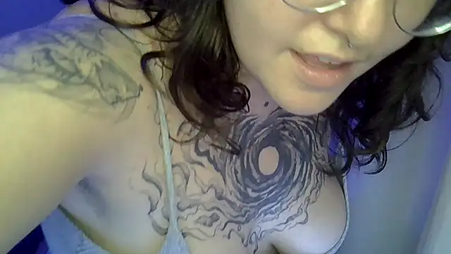 Snapshot of Blue_Liz chatting on October 8, 7:51 pm Blue Liz online show from October 8, 7:51 pm