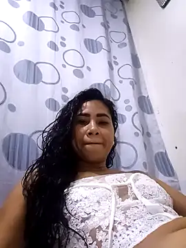 Snapshot of PERLA_BLACK_ chatting on October 13, 10:51 am PERLA BLACK online show from October 13, 10:51 am