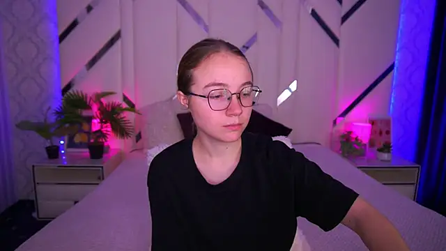 ArrinaWairr online show from October 23, 7:47 am