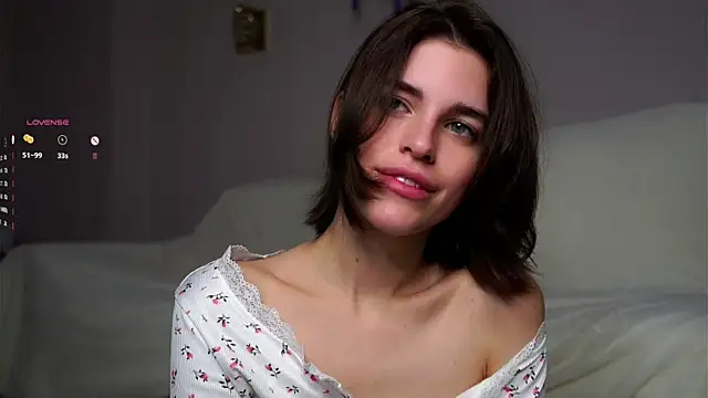 EleneButton online show from December 20, 1:31 am