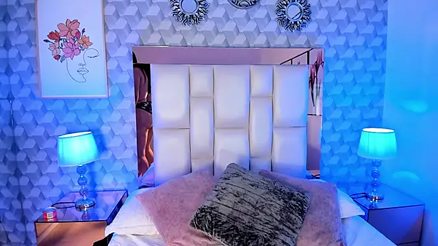 Sasha  sims   online show from October 9, 11:58 am