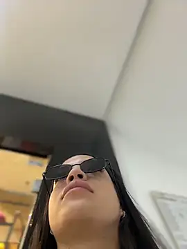 JuanitaMore01 online show from June 30, 10:20 pm