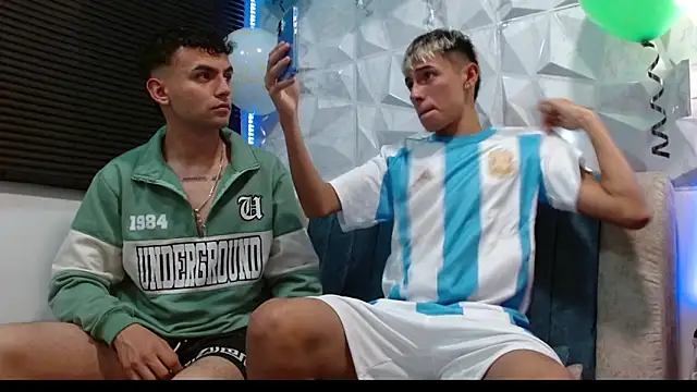 Snapshot of Isaac_tan chatting on September 12, 8:01 am Isaac tan online show from September 12, 8:01 am