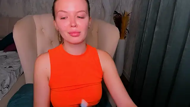 LaurennHill online show from October 21, 12:58 am