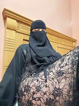  Laiali  online show from February 21, 8:53 pm