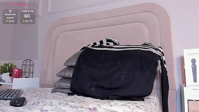 Anamonrroe online show from October 29, 1:37 pm