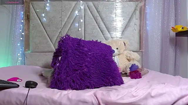 Carolinagarcia12345 online show from April 10, 7:14 am