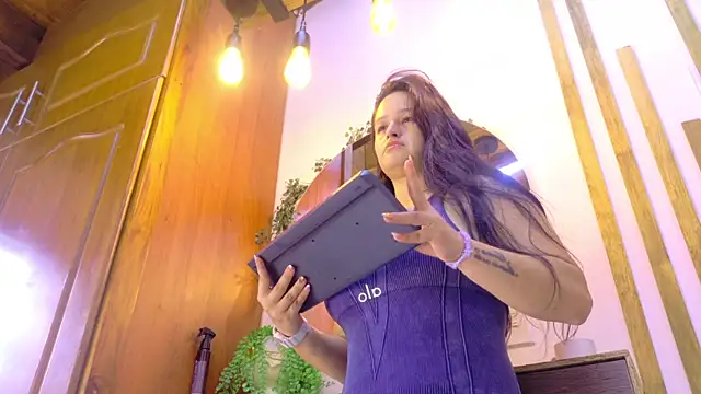 Jennifer Vega1 online show from May 12, 8:37 pm