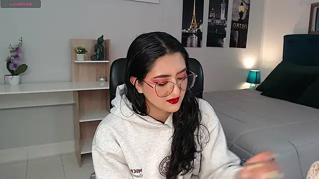 Snapshot of madame_lottie chatting on September 9, 12:38 pm madame lottie online show from September 9, 12:38 pm