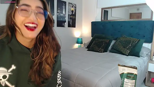 Snapshot of madame_lottie chatting on October 4, 12:44 pm madame lottie online show from October 4, 12:44 pm