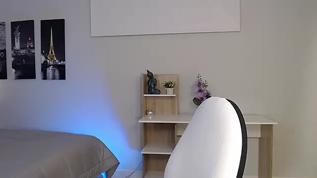 Snapshot of madame_lottie chatting on September 17, 12:47 pm madame lottie online show from September 17, 12:47 pm