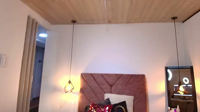 Hanna Lee   online show from July 24, 9:44 pm