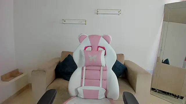 april smiith online show from November 21, 12:29 pm