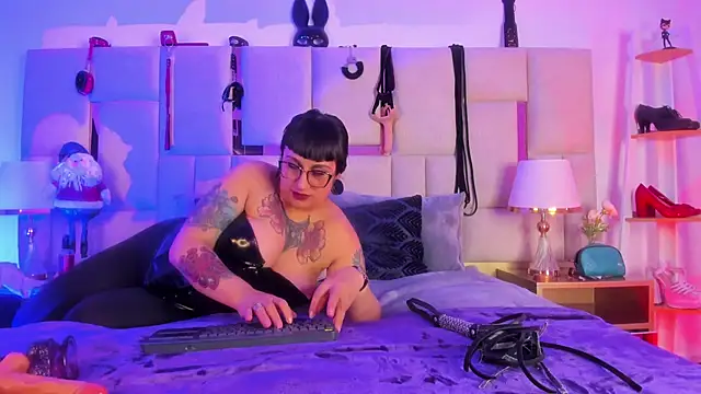 Violett Novoa online show from November 27, 12:19 pm