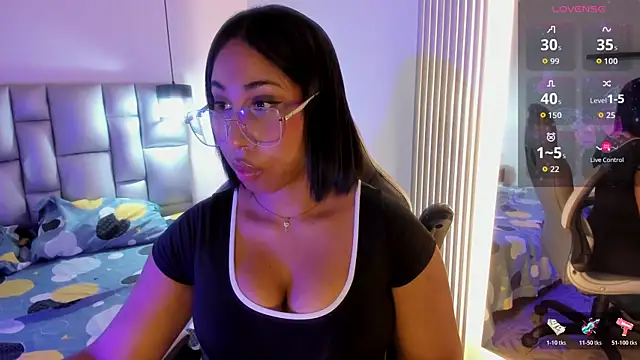 Elowen Clark online show from April 1, 8:06 pm