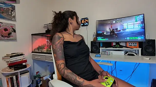 onlystrings online show from March 27, 2:24 am