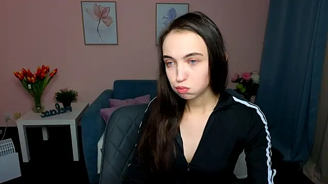 Snapshot of EllaSteele chatting on October 19, 9:17 pm EllaSteele online show from October 19, 9:17 pm