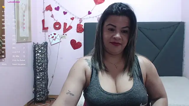 pamela echeverria online show from March 27, 11:22 am