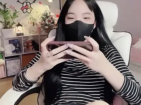 keelinnn19 online show from December 15, 8:14 pm