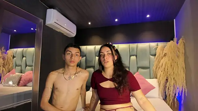 NickandAbby  online show from May 26, 9:03 pm