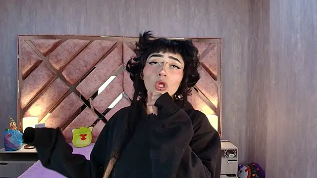 Babyyrasta666 online show from November 2, 3:32 am