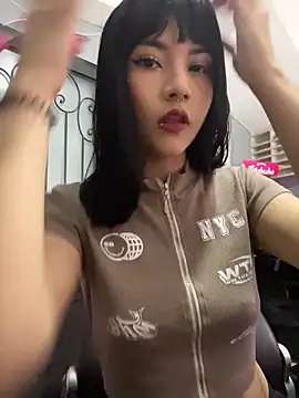 TatiLee online show from April 6, 2:29 pm