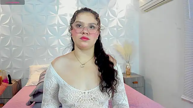 salem cute online show from March 31, 9:59 pm