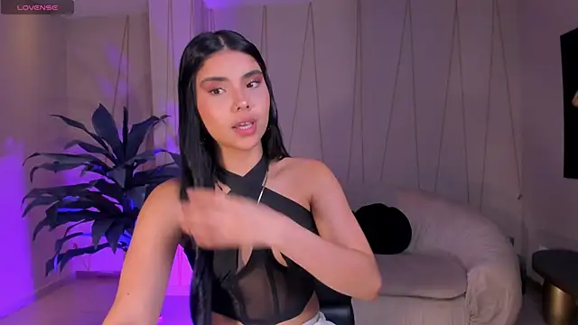 MiaLaurence online show from November 3, 11:58 am