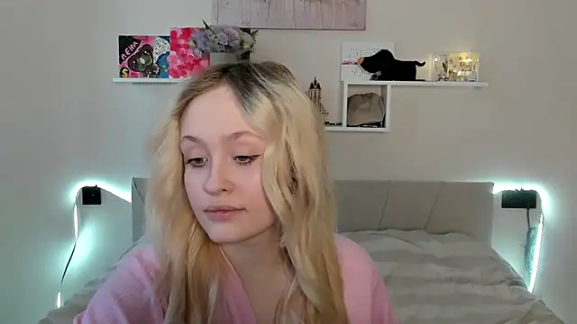 Julliakoill online show from May 31, 4:24 pm