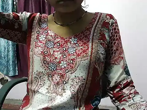 ROSE GOLDE online show from July 18, 7:11 am