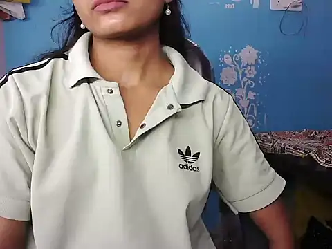 ROSE GOLDE online show from July 31, 3:35 pm