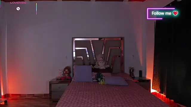 lunaarose online show from April 23, 4:53 am