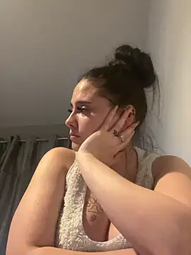 LollyLove  online show from January 9, 9:30 pm