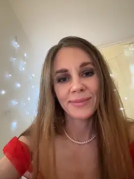 LucieMack online show from November 14, 9:15 pm