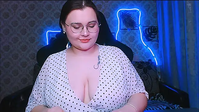 InLoveWithLife26 online show from March 23, 7:42 pm